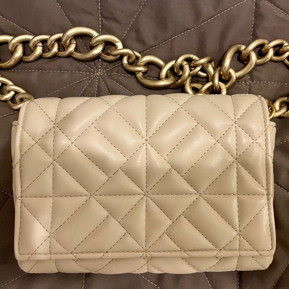 Quilted Zara Shoulder Bag with Gold Chain - Picture 3 of 3